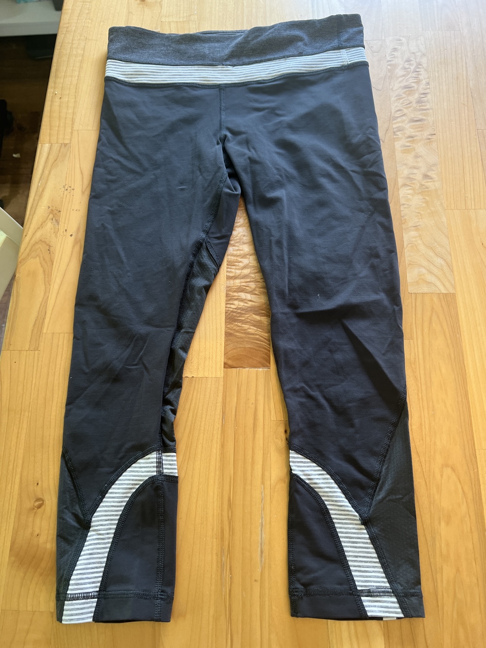 Lululemon Run Inspire Crop II Women's Gray Black Leggings Size 6 Striped Capri